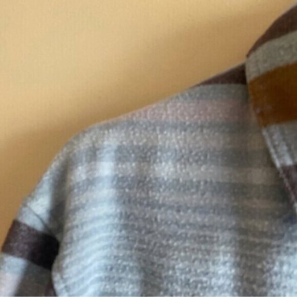 Columbia Calico Basin Shirt Jacket Shaket Woman Large Grey Stripped Pockets Cozy - Picture 4 of 16